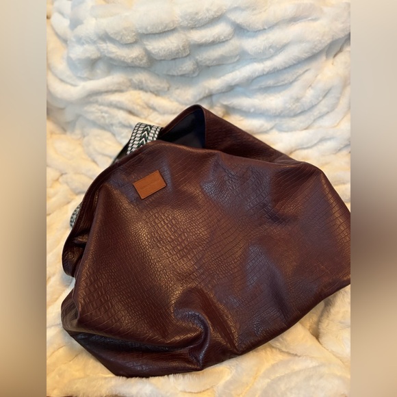 Parker Thatch XL Jane Slouch Bag in Burgundy/Crocodile Print - Picture 10 of 14